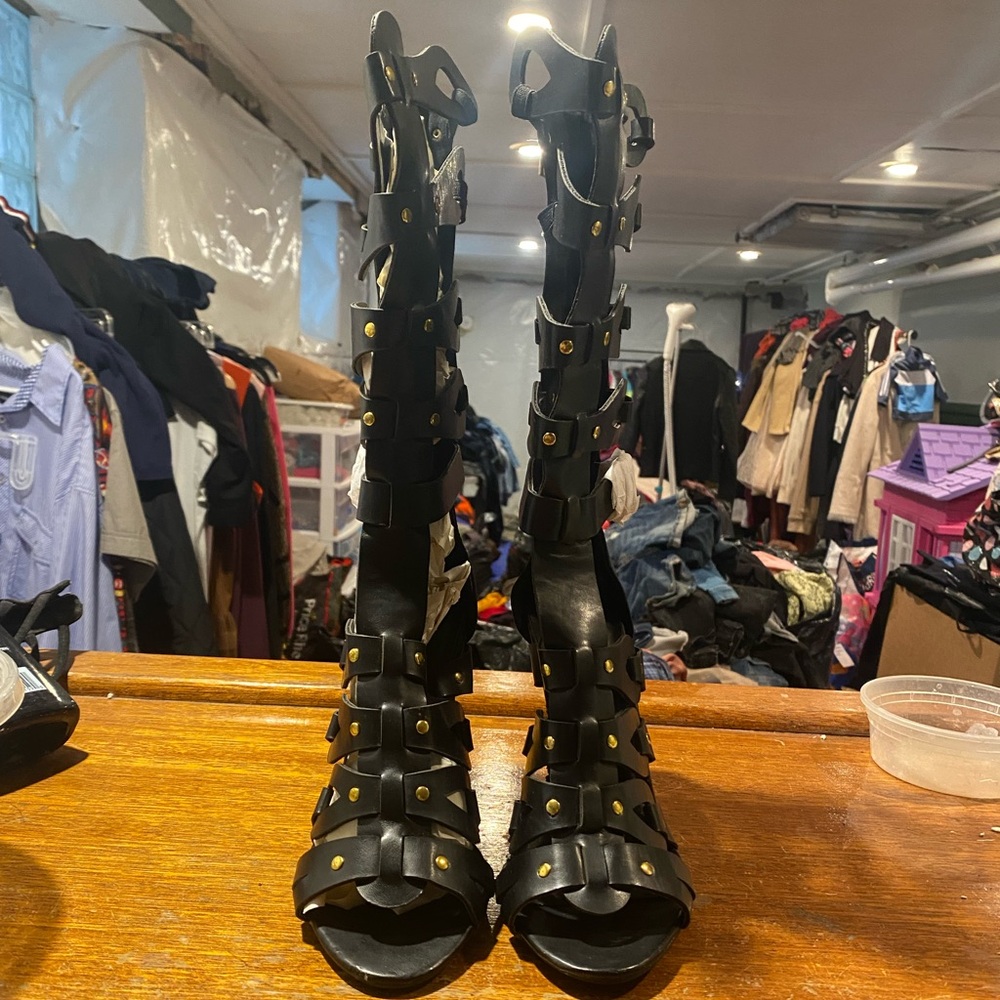 Women’s shiekh heels size 8.5